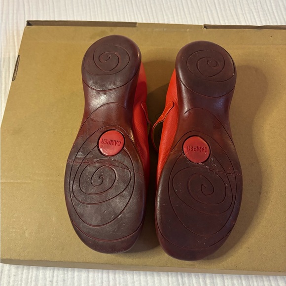 Camper Women's Bright Red Flats - Picture 5 of 6